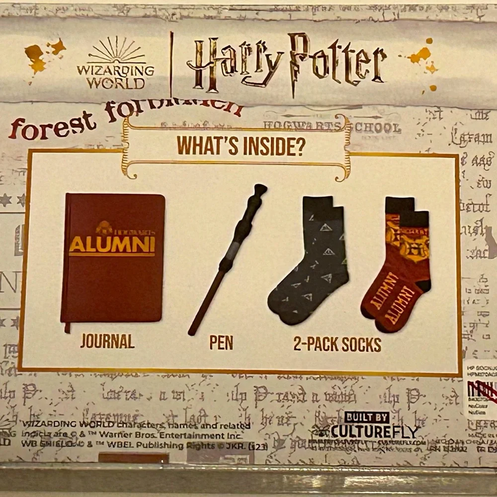 NEW!!! Harry Potter Journal And Dumbledore Shaped Wand Pen With Sock Set-(NWT)